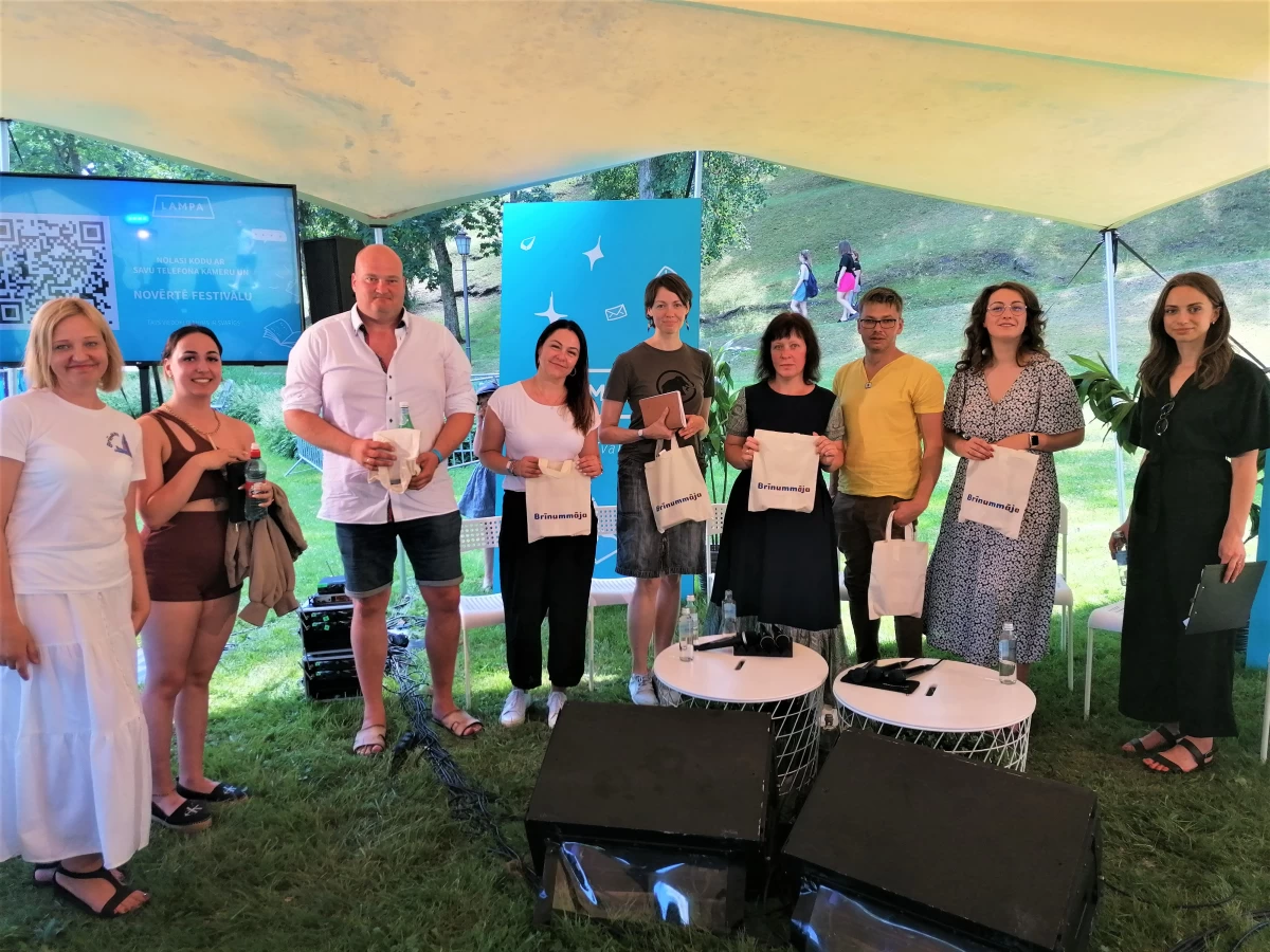 Lampa_brinummaja_ieklausana